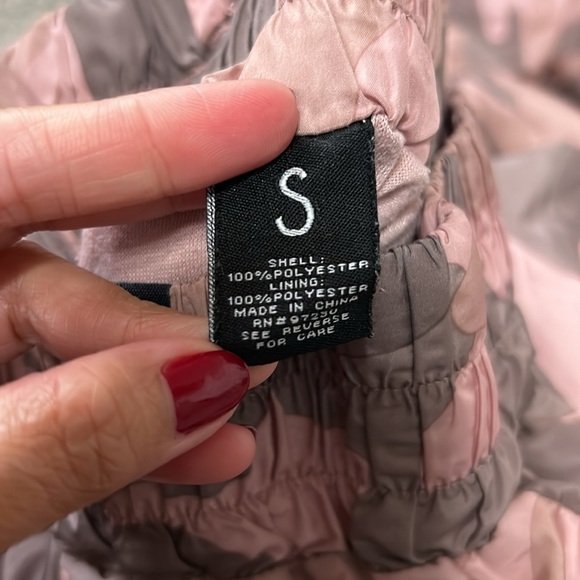 Almost famous Pink and Grey Camouflage Cargo Lightweight Pants Size Small - Picture 4 of 6